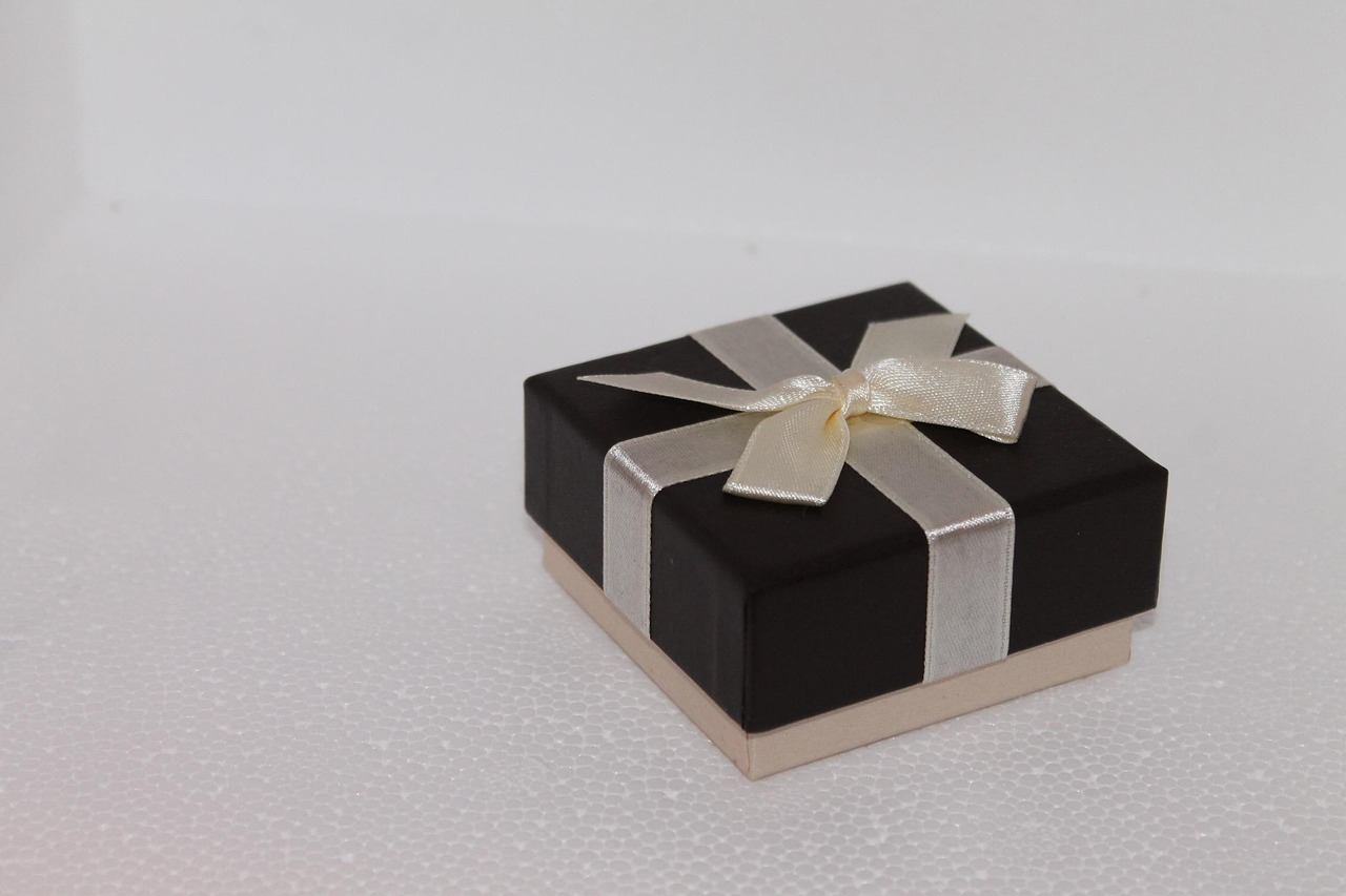 Authentic retail-packaged disposable vapes with tamper-evident seals